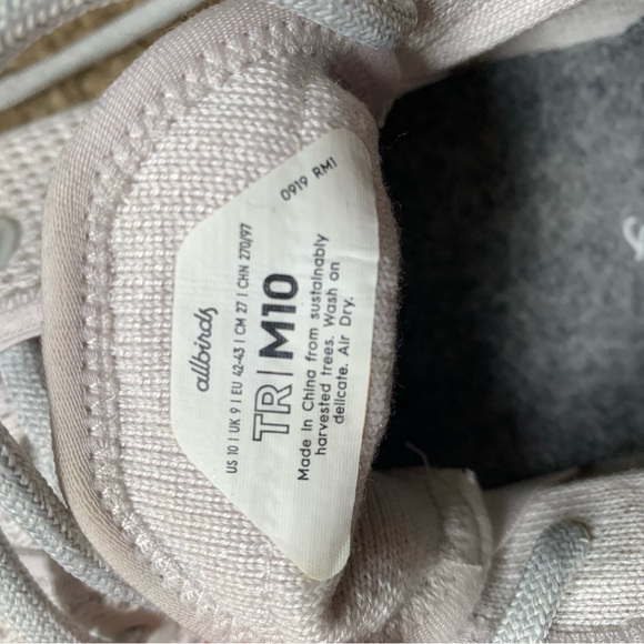Barely worn M10 white Allbirds Treehugger sneakers. - Picture 5 of 8